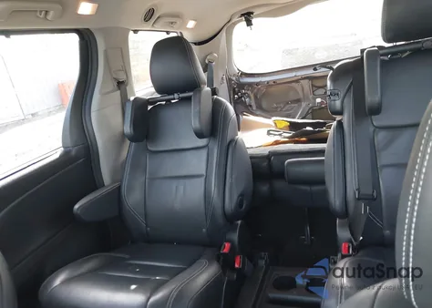 2015 Toyota Sienna Se 8 Passenger z USA, uszkodzony, nr VIN 5TDXK3DC5FS640306